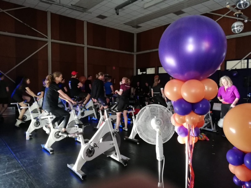 Spinningmarathon voor het Fietsenproject